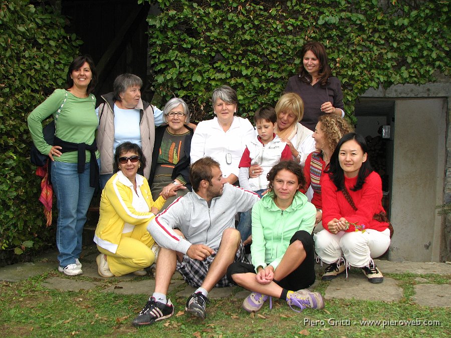 RoccoloAvesaGanda 143.jpg - Silvia Coter con le sorelle ed amici, che ringraziamo per la calorosa e generosa ospitalità nel roccolo del suo Daniele Anesa